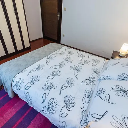 Laurus Apartment